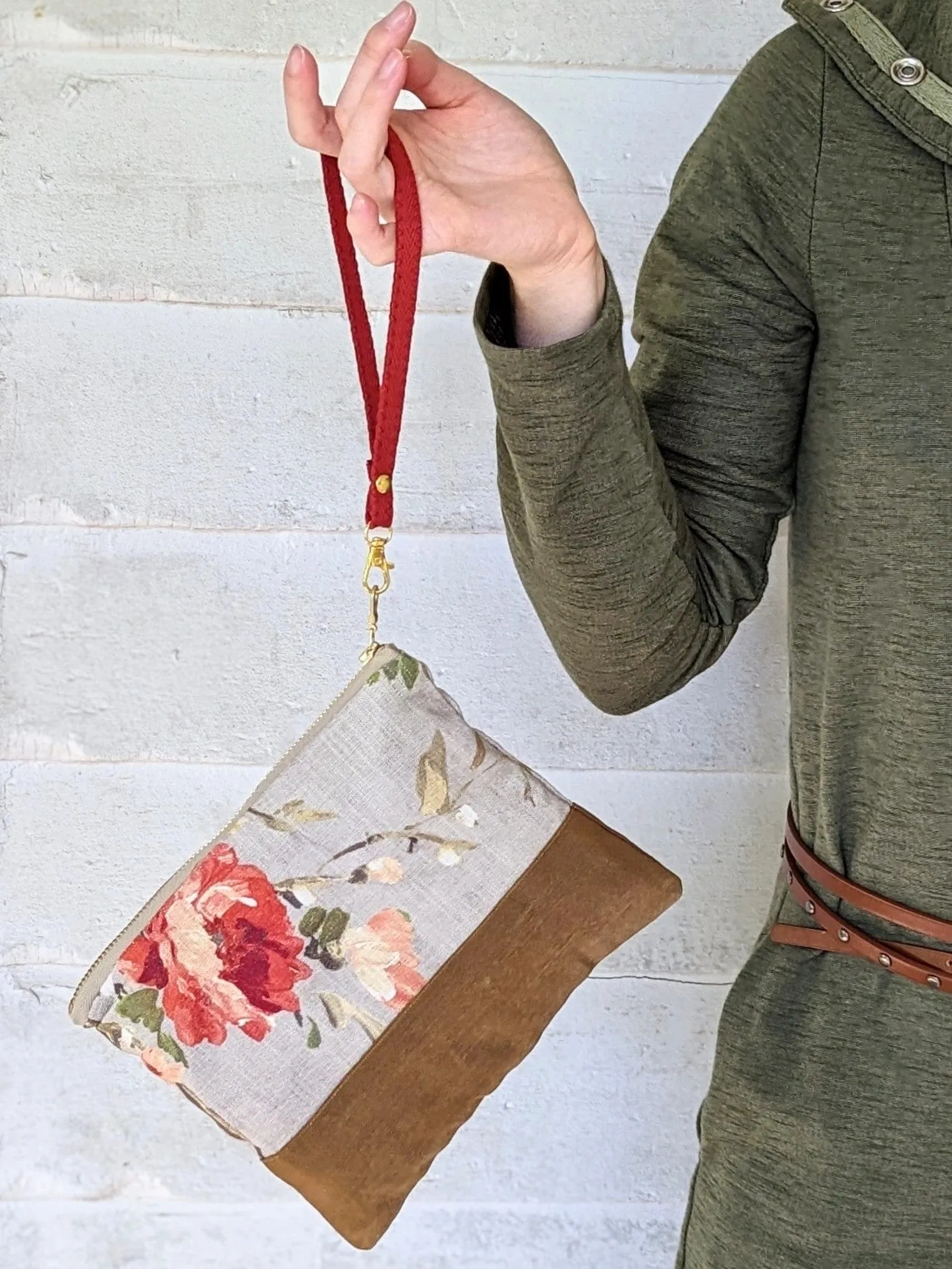 Ash & Rose Women's Antique Roses Clutch Wallet Wristlet