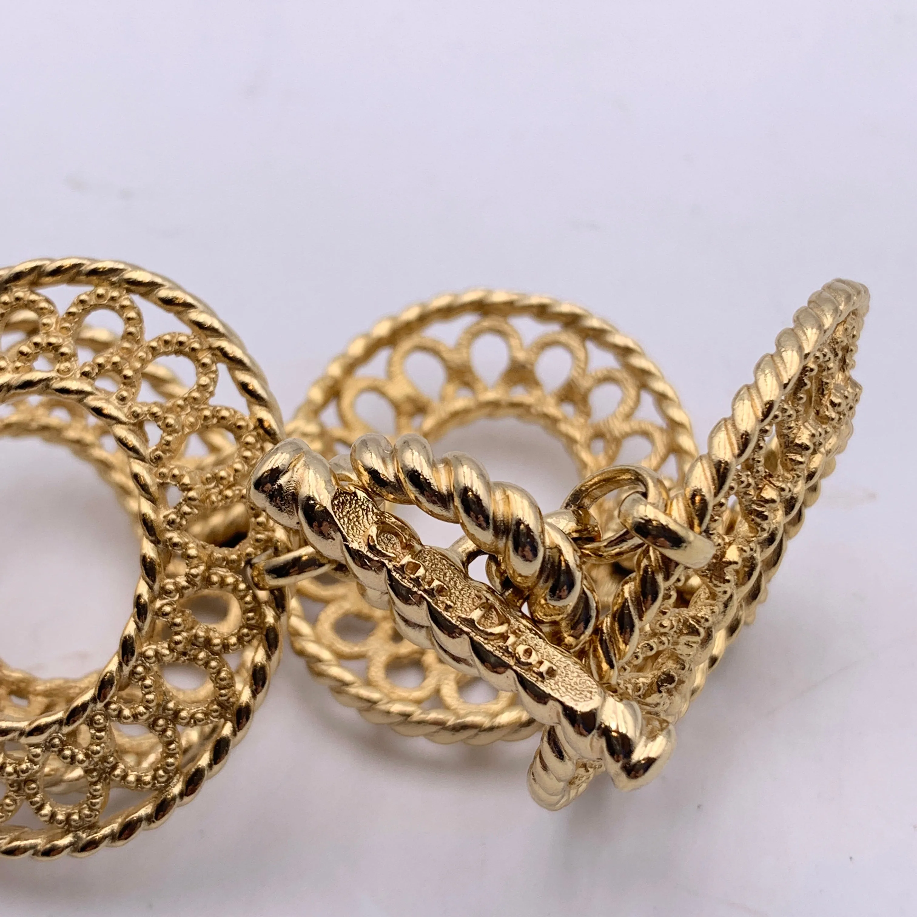 CHRISTIAN DIOR Vintage Gold Metal Oval Ring Bracelet