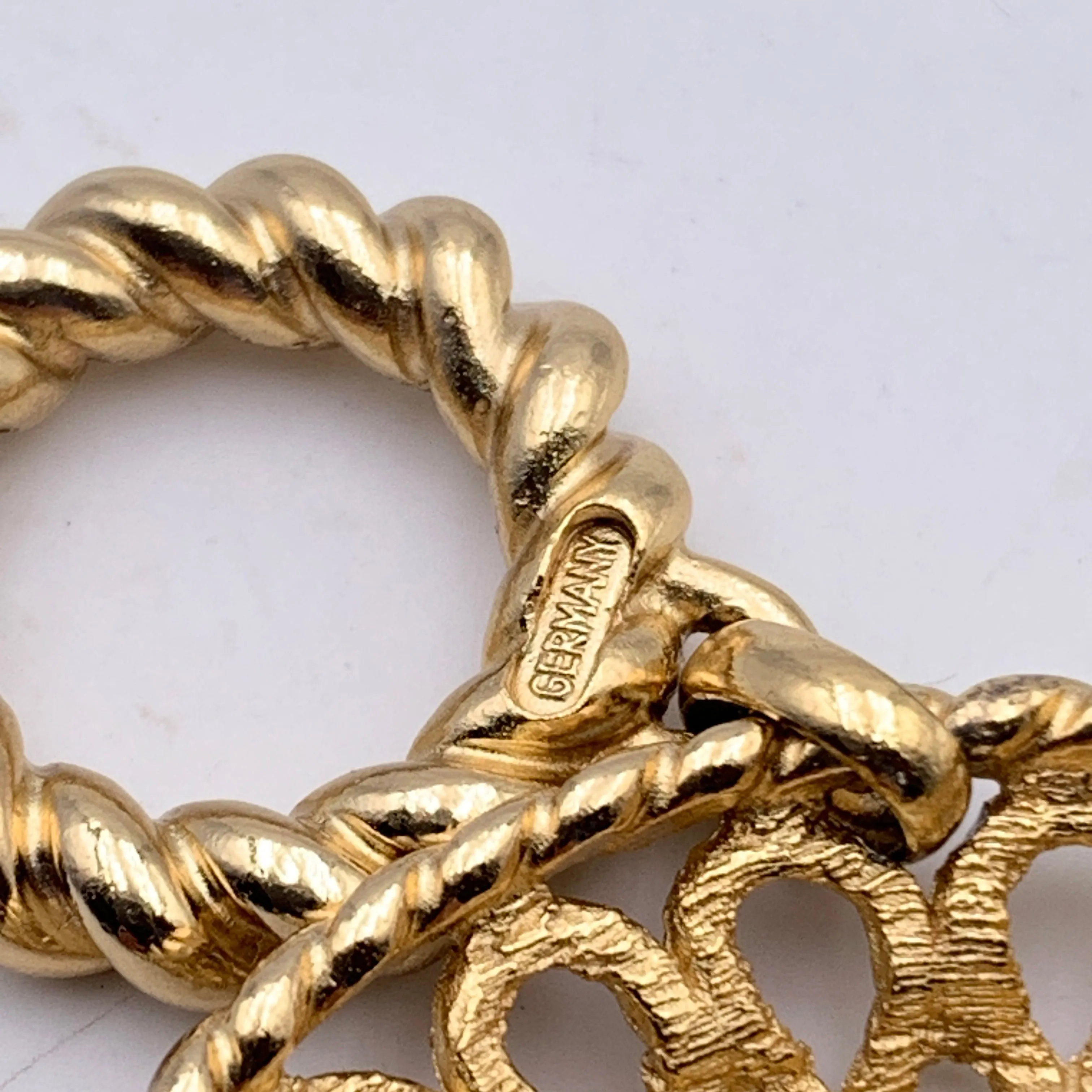 CHRISTIAN DIOR Vintage Gold Metal Oval Ring Bracelet