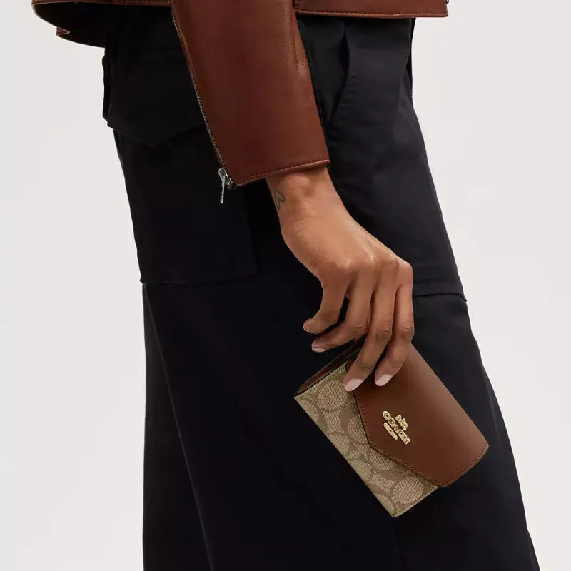 Coach Mini Envelope Wallet With Strap In Signature Canvas - Gold/Khaki Saddle 2 | Coach 經典印花真皮迷你信封型銀包/斜揹包 - Gold/Khaki Saddle 2