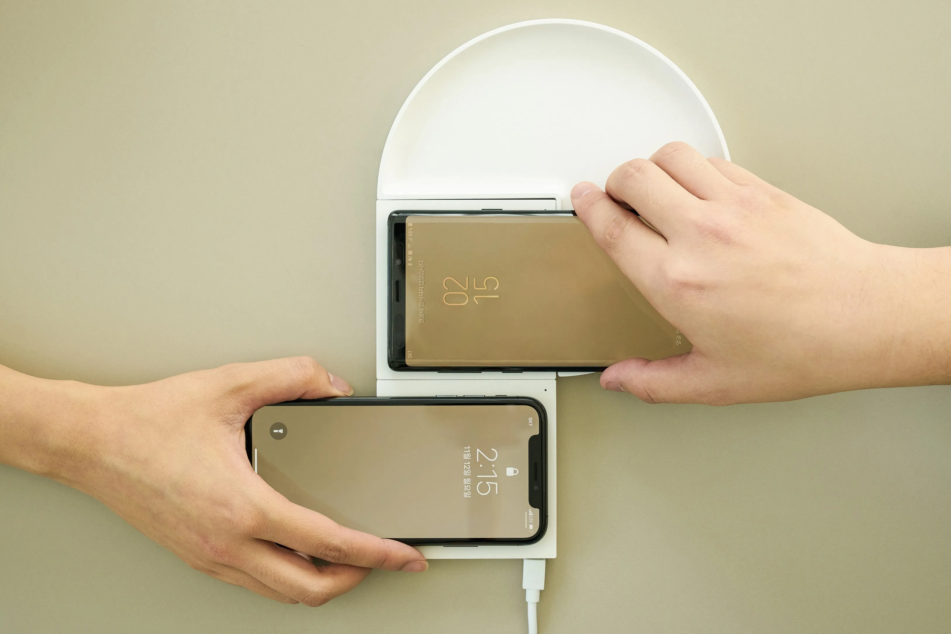 Expandable Wireless Charger - Snow White