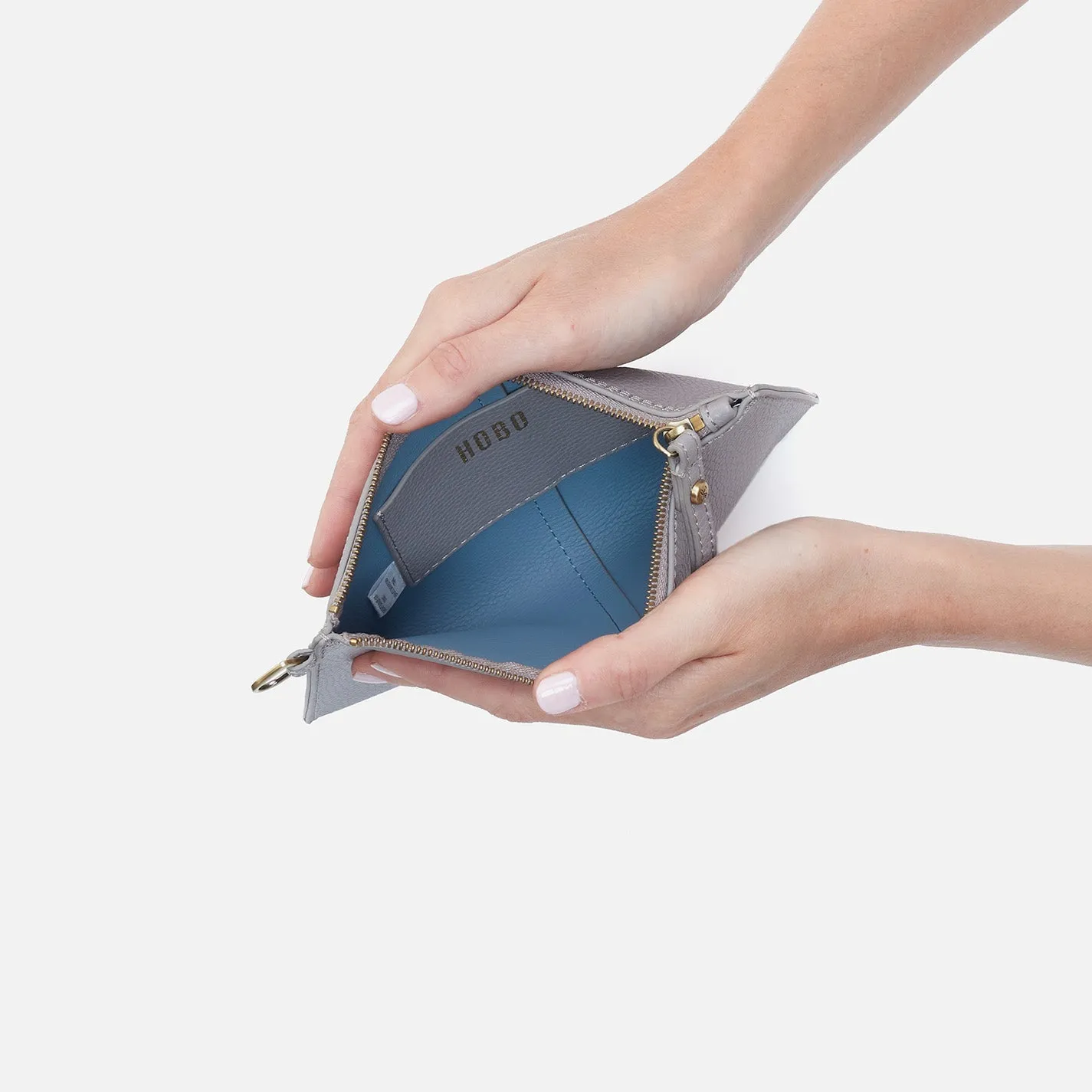 Vida Small Pouch In Micro Pebbled Leather - Morning Dove Grey